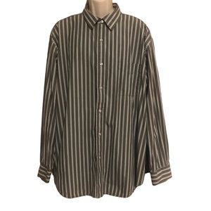 ⭐️ St. John’s Bay Long Sleeve Button Down Men’s Shirt
